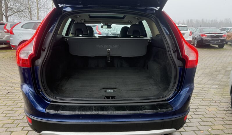 
								VOLVO XC60 pilns									