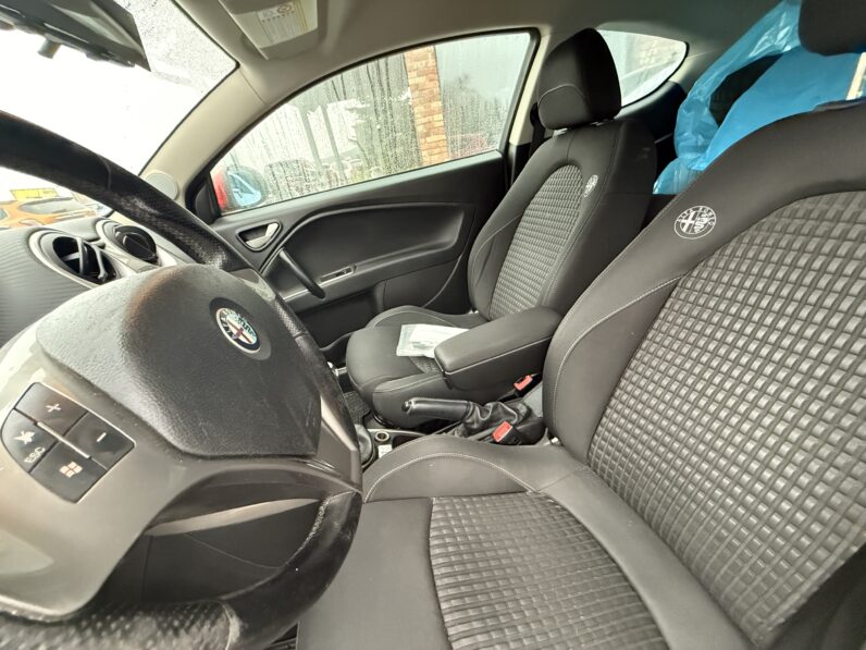 
								ALFA ROMEO MITO pilns									