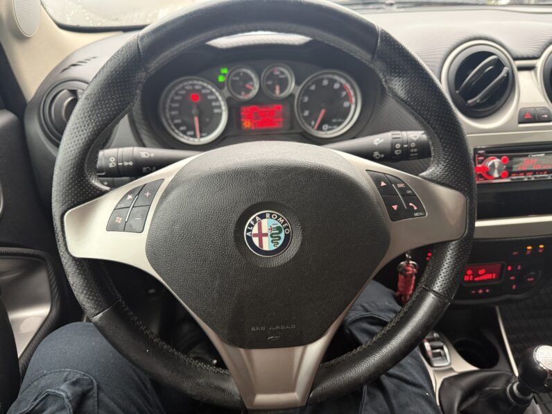 
								ALFA ROMEO MITO pilns									