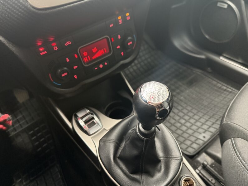 
								ALFA ROMEO MITO pilns									