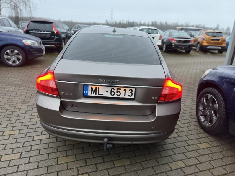 
								VOLVO S80 pilns									