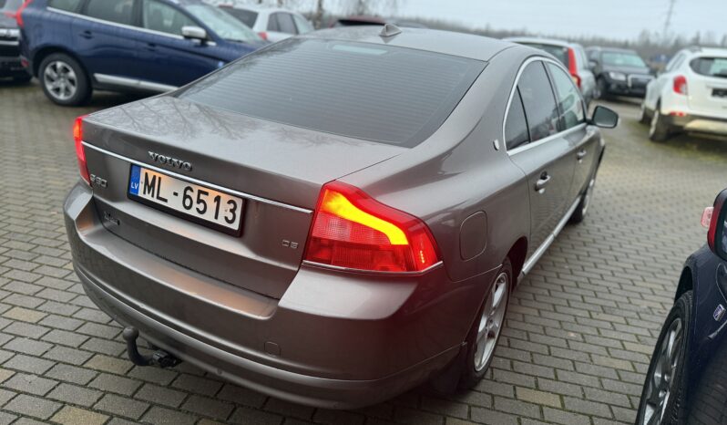 
								VOLVO S80 pilns									