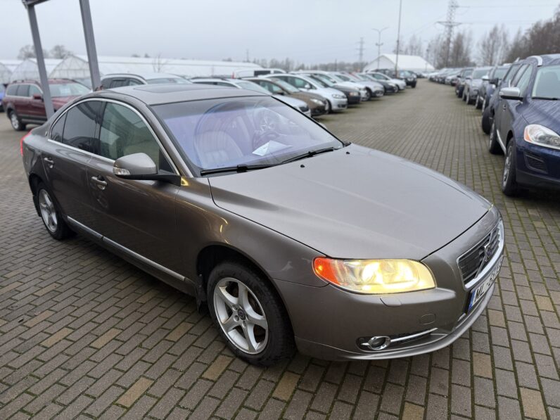 
								VOLVO S80 pilns									