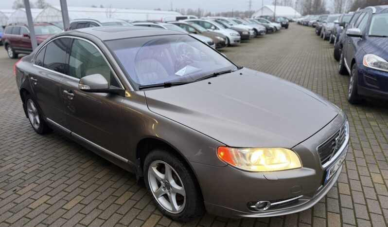 
								VOLVO S80 pilns									
