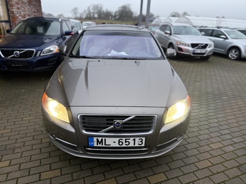 
								VOLVO S80 pilns									