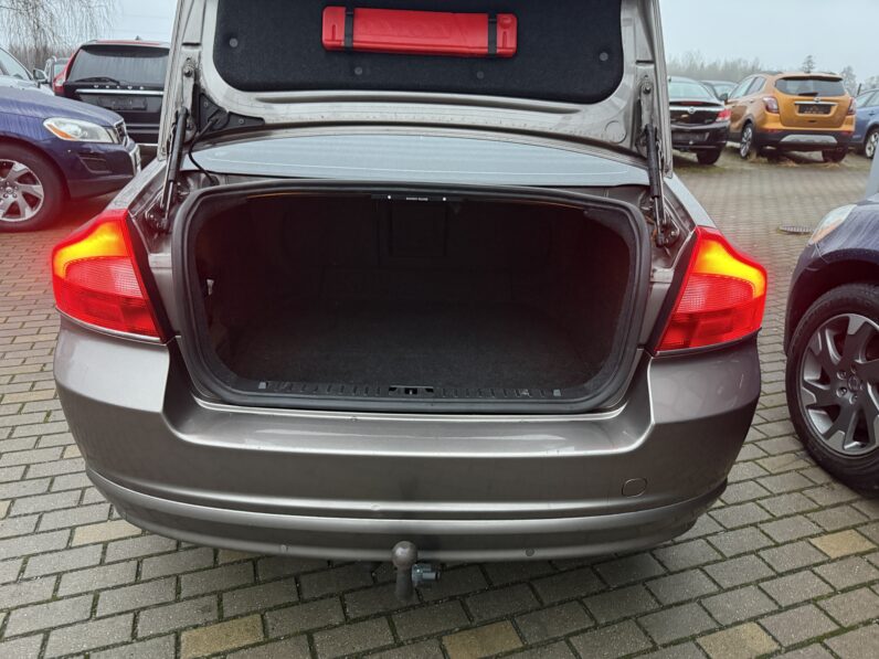 
								VOLVO S80 pilns									