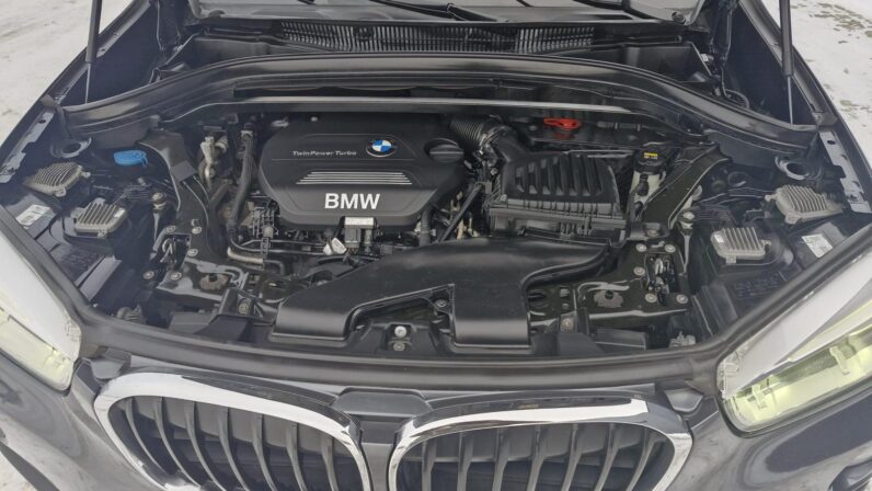 
								BMW X1 pilns									