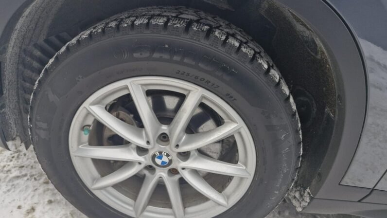 
								BMW X1 pilns									