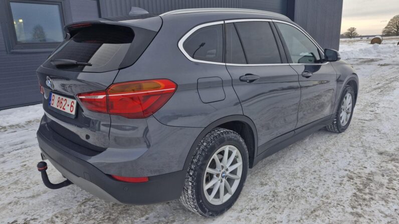 
								BMW X1 pilns									
