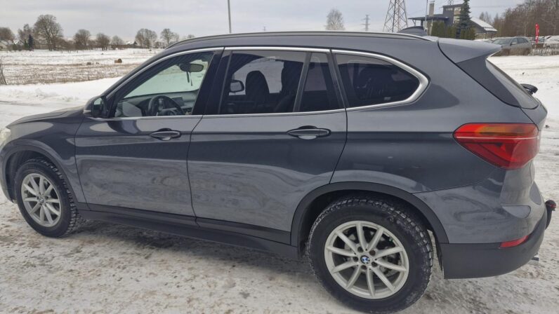 
								BMW X1 pilns									