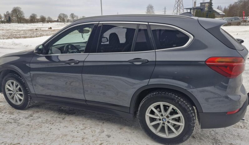 
								BMW X1 pilns									