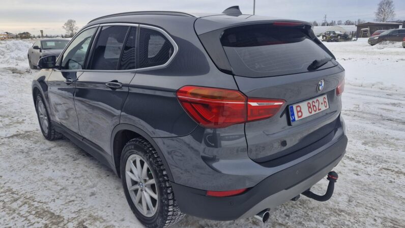 
								BMW X1 pilns									