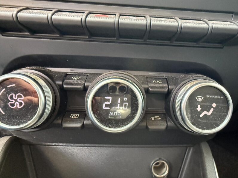 
								DACIA DUSTER pilns									