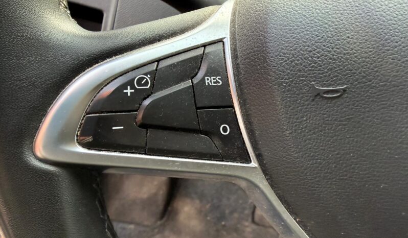 
								DACIA DUSTER pilns									