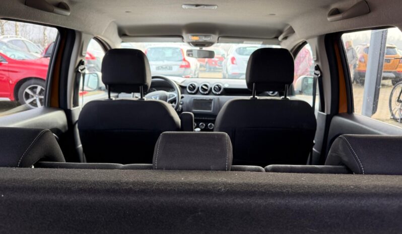 
								DACIA DUSTER pilns									