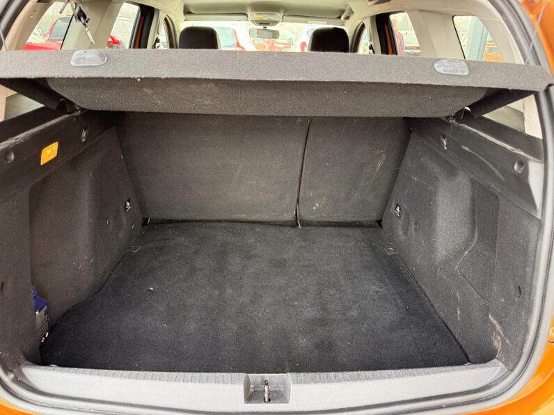 
								DACIA DUSTER pilns									