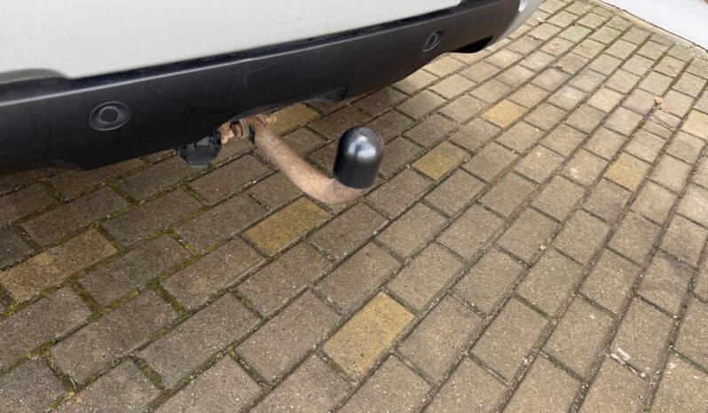 
								DACIA DUSTER pilns									