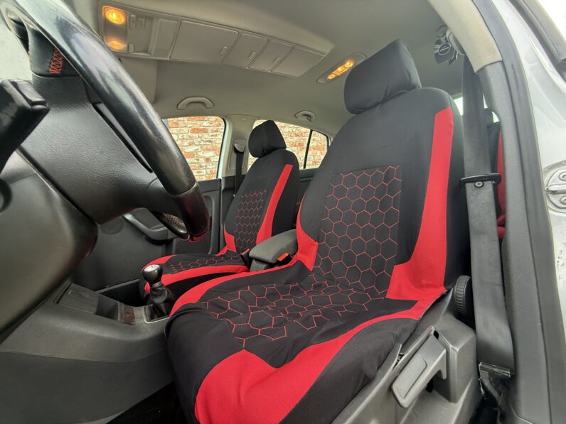 
								VW GOLF PLUS pilns									