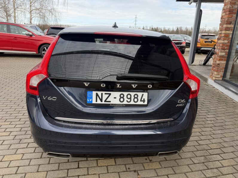 
								VOLVO V60 pilns									