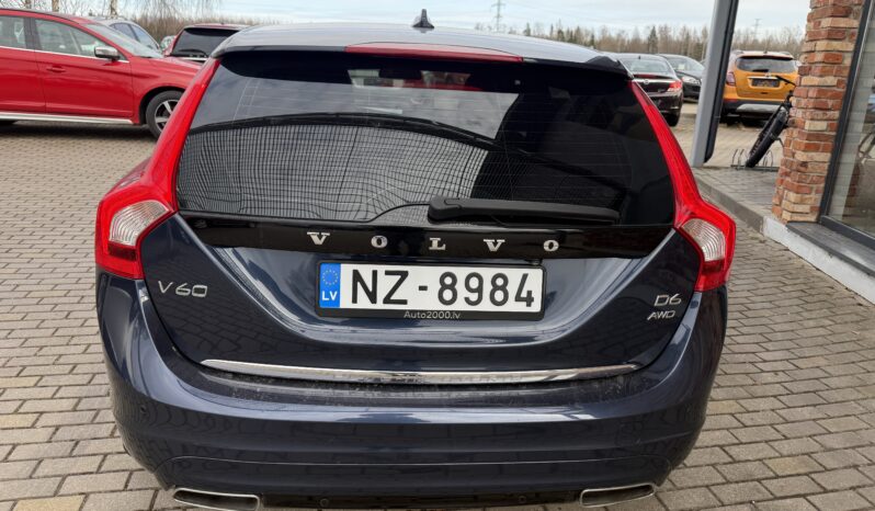 
								VOLVO V60 pilns									