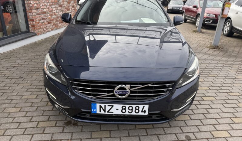
								VOLVO V60 pilns									