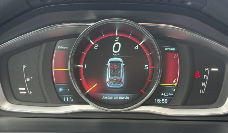 
								VOLVO V60 pilns									