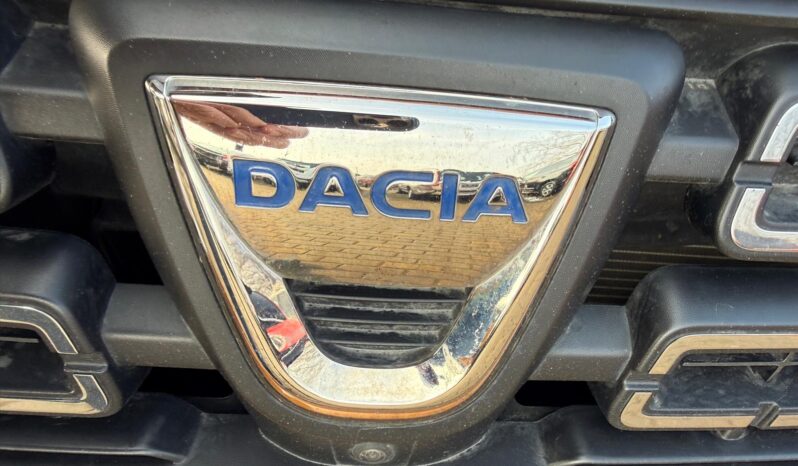 
								DACIA DUSTER pilns									