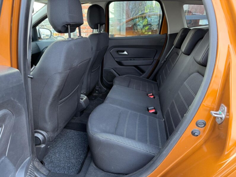 
								DACIA DUSTER pilns									