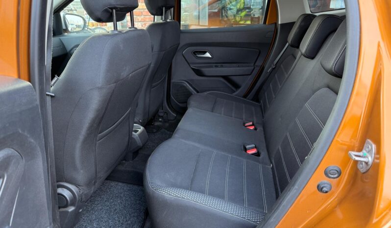 
								DACIA DUSTER pilns									