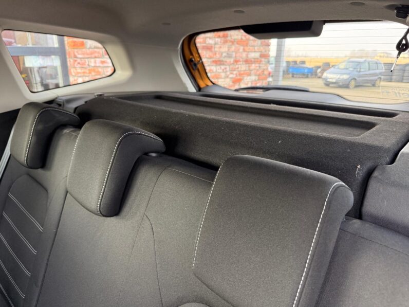 
								DACIA DUSTER pilns									