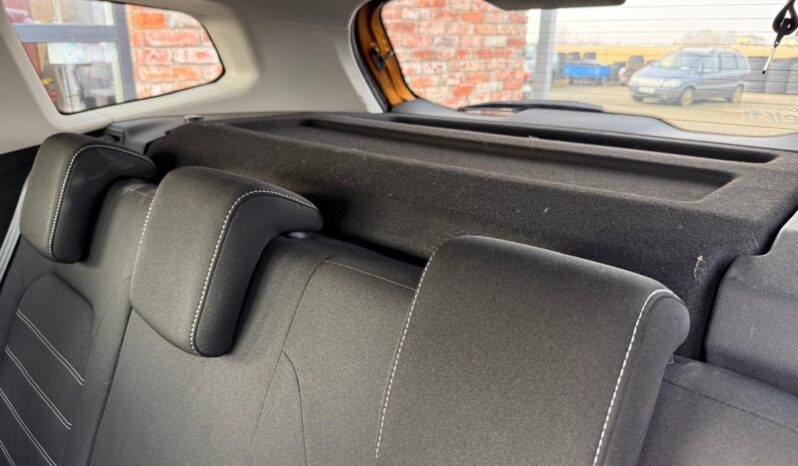 
								DACIA DUSTER pilns									