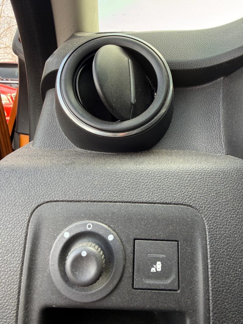 
								DACIA DUSTER pilns									