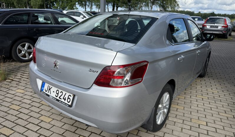 
								PEUGEOT 301 pilns									