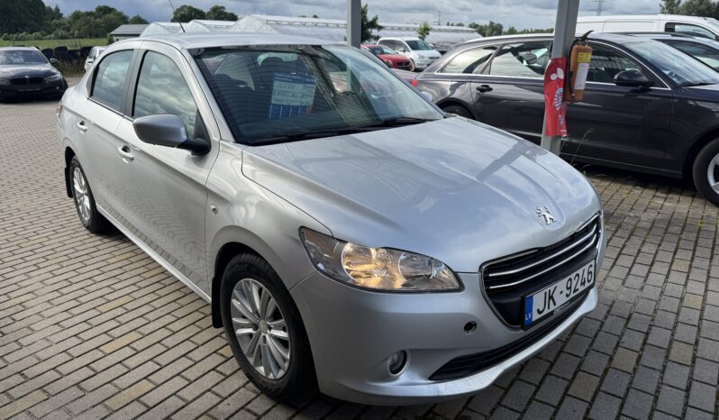 
								PEUGEOT 301 pilns									