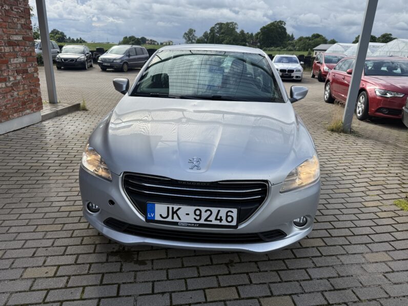 
								PEUGEOT 301 pilns									