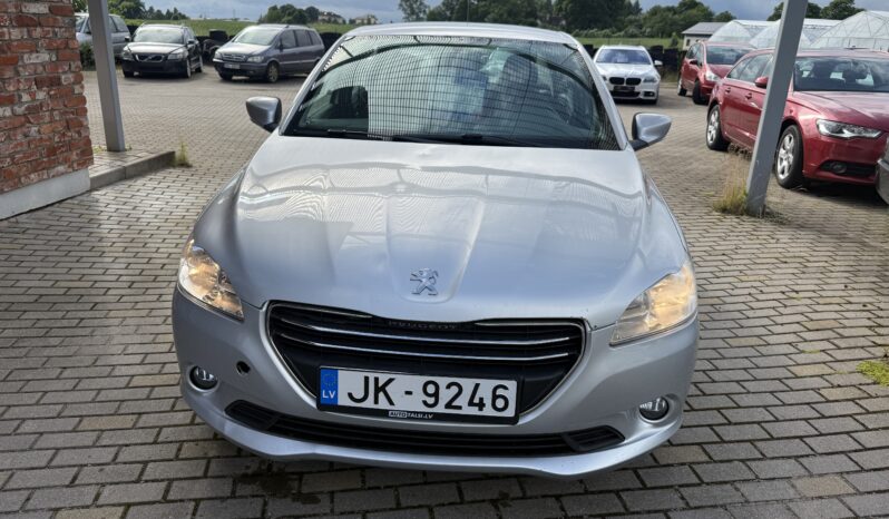 
								PEUGEOT 301 pilns									