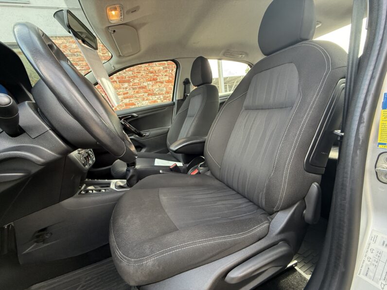 
								PEUGEOT 301 pilns									