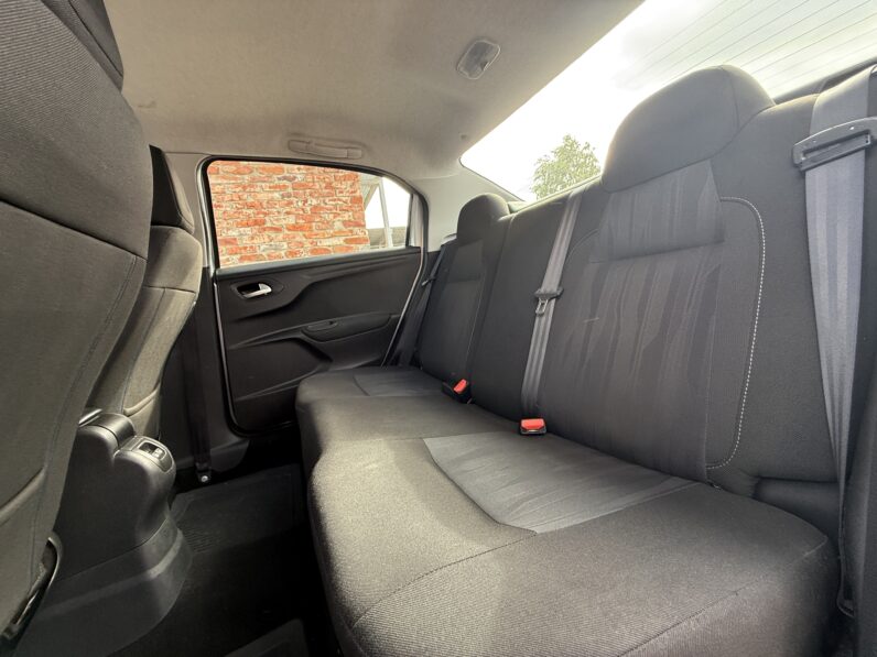 
								PEUGEOT 301 pilns									