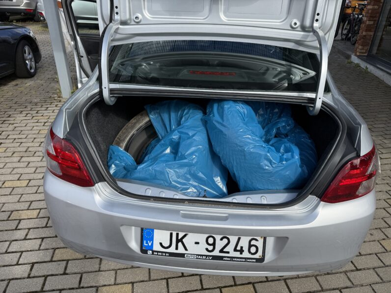 
								PEUGEOT 301 pilns									