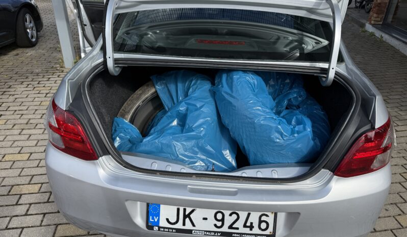 
								PEUGEOT 301 pilns									