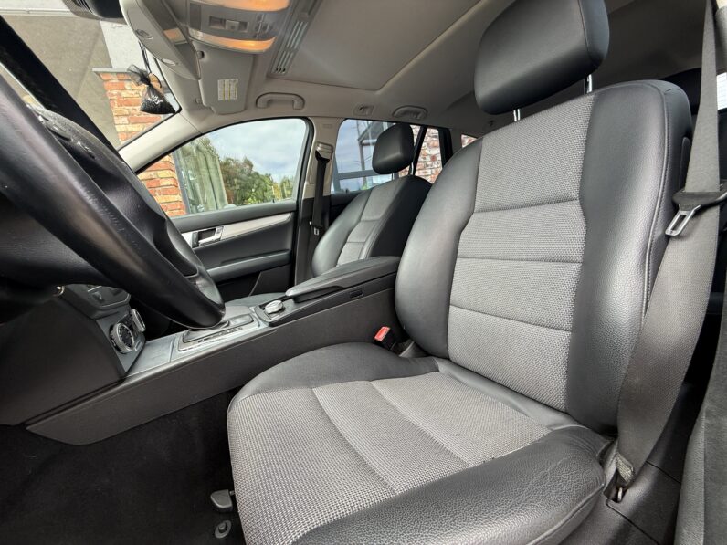 
								MERCEDES BENZ C200 CDI pilns									