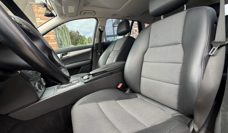 
								MERCEDES BENZ C200 CDI pilns									