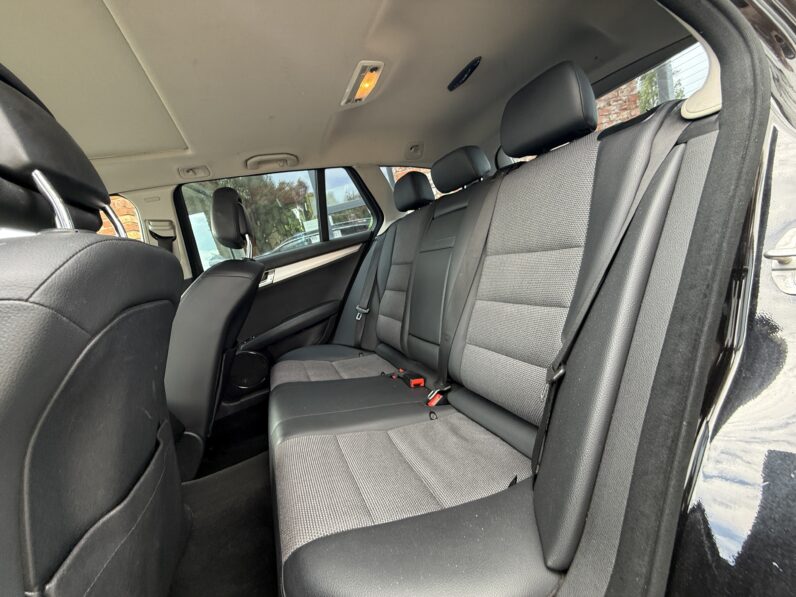 
								MERCEDES BENZ C200 CDI pilns									