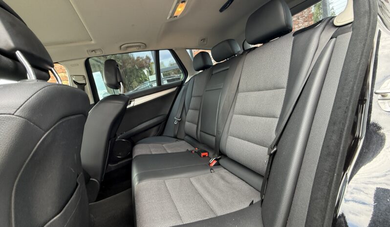 
								MERCEDES BENZ C200 CDI pilns									