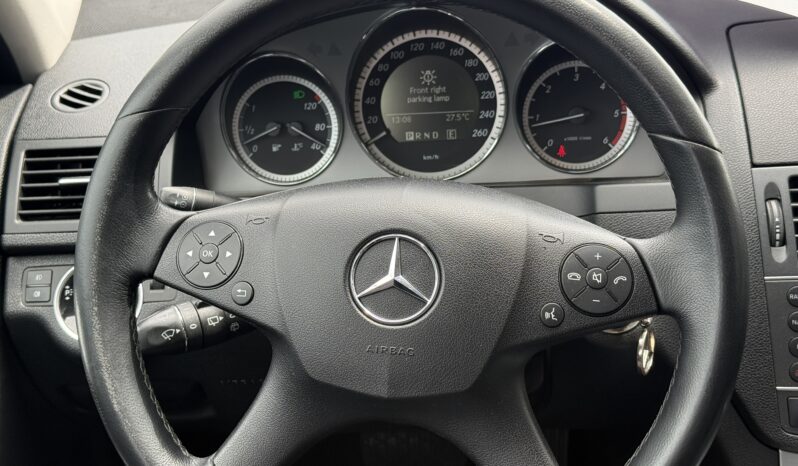 
								MERCEDES BENZ C200 CDI pilns									