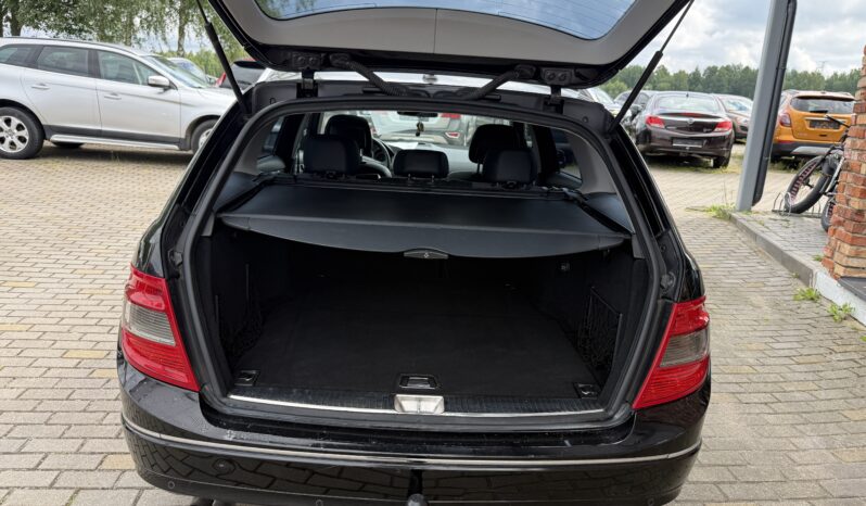 
								MERCEDES BENZ C200 CDI pilns									