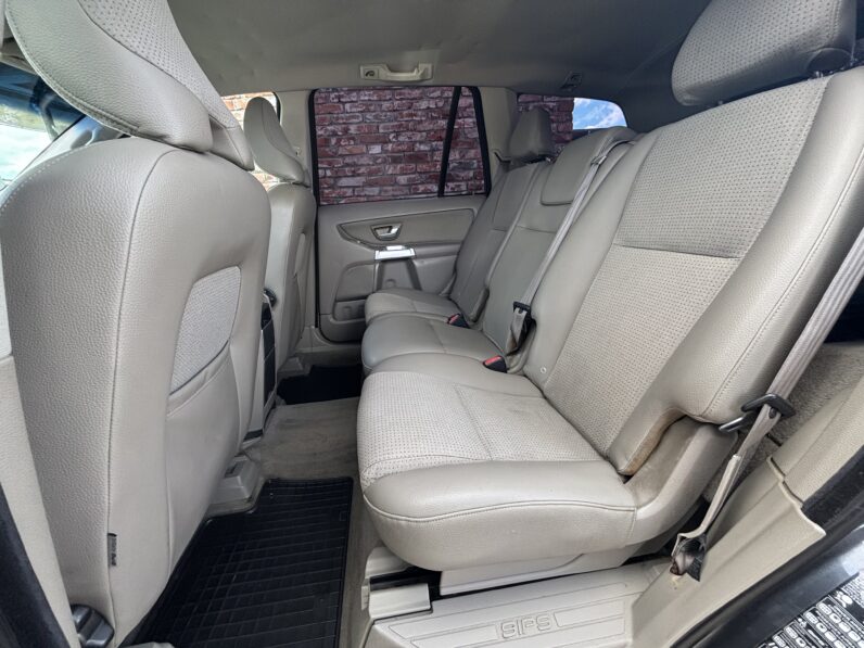 
								VOLVO XC90 pilns									