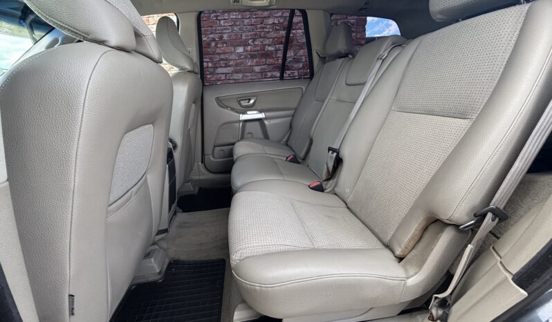 
								VOLVO XC90 pilns									