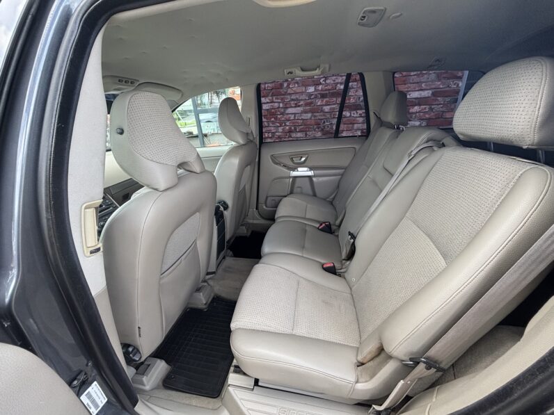 
								VOLVO XC90 pilns									