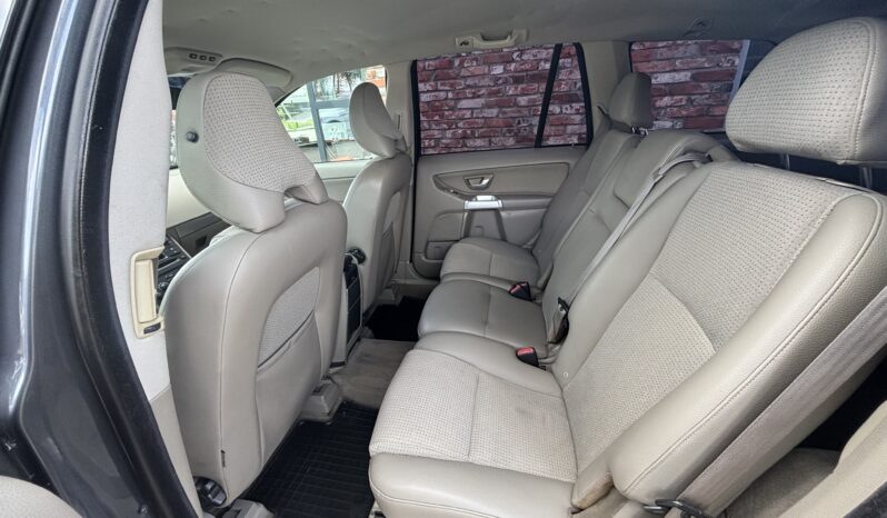 
								VOLVO XC90 pilns									
